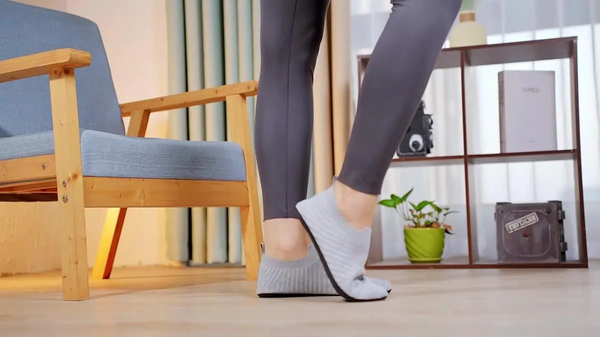 ditont Non-Slip Indoor House Slippers Lightweight Comfortable Grip House Home Shoes for Men Women