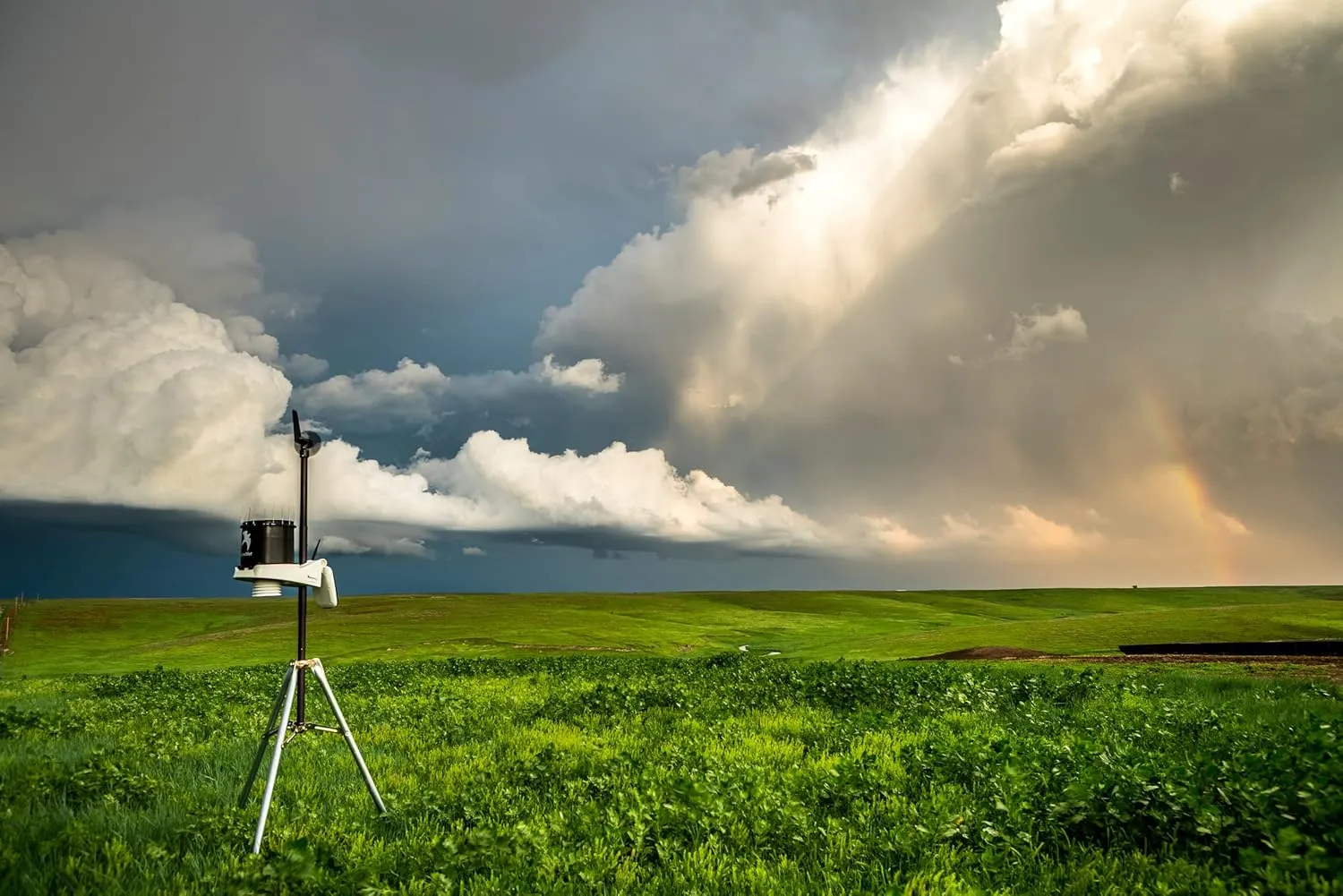 KestrelMet 6000 AG Weather Station with Leaf Wetness Sensor & Solar Irradiance Sensor, Compatible with AT&T