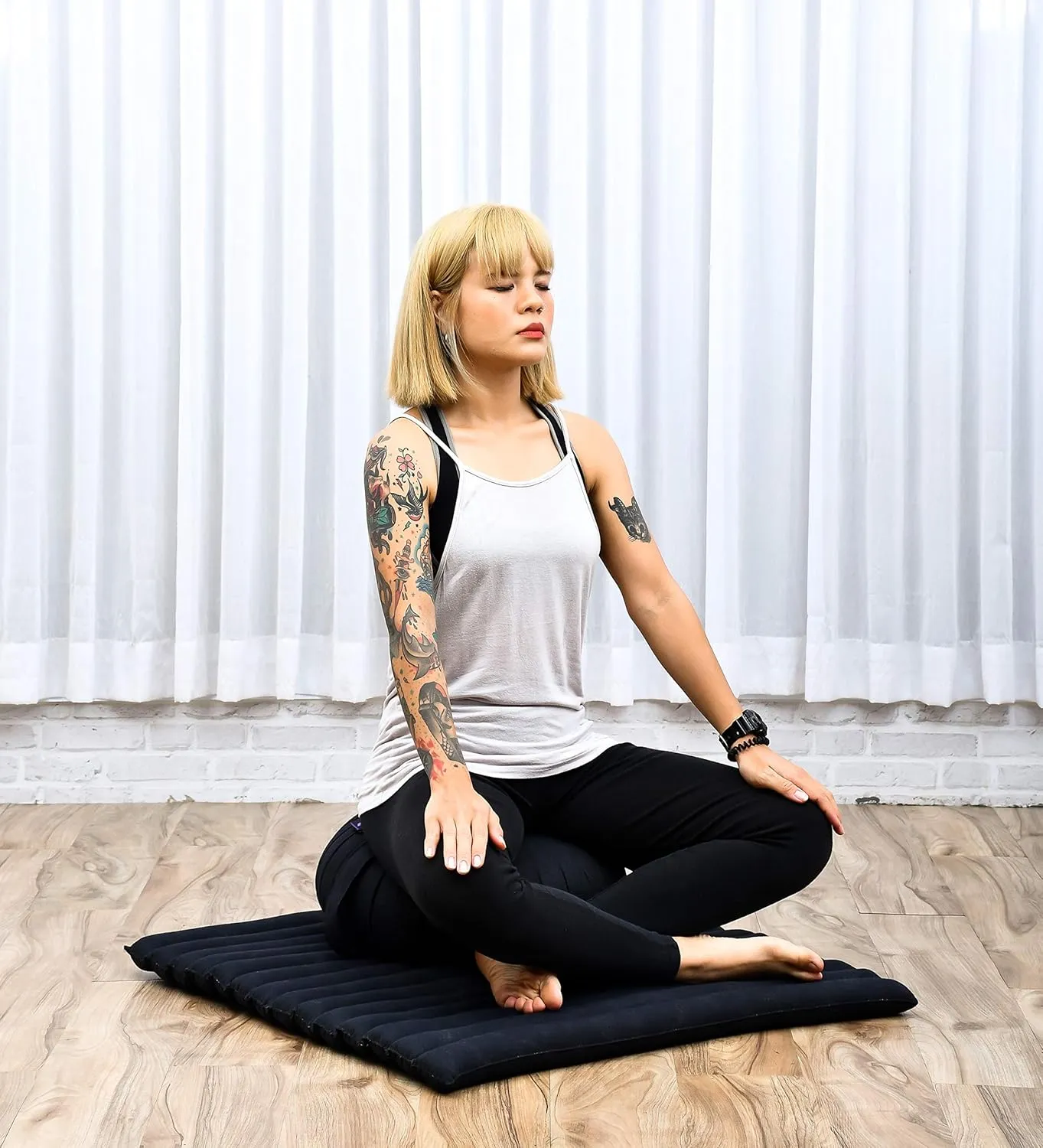 Leewadee Meditation Cushion Set – 1 Round Zafu Meditation Pillow and 1 Square Roll-Up Zabuton Meditation Mat, Pillows Bundle Filled with Kapok