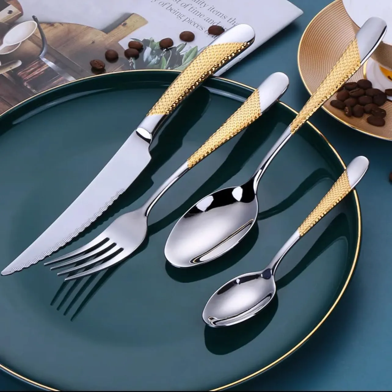 Luxury 24 Pieces Silverware Set, Star Diamond Cutlery Set, Modern 304 Stainless Steel Flatware, Knives Forks Spoons, Cutlery Set, Tableware Set, Serving 6. (Gold & Silver)