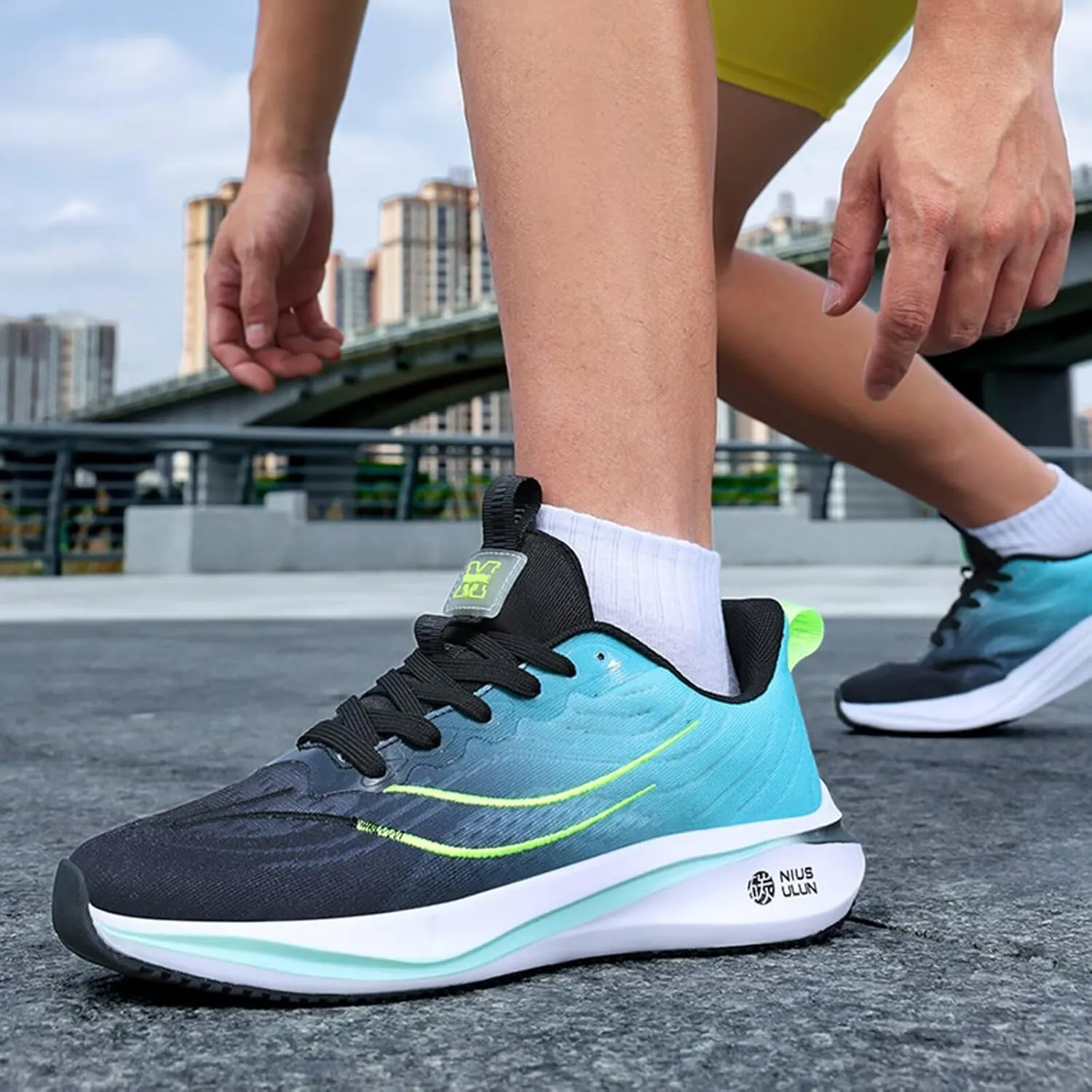 Men's Trail Running Shoes Lightweight Non Slip Carbon Plate Sole Shock Absorbing Sneakers for Men