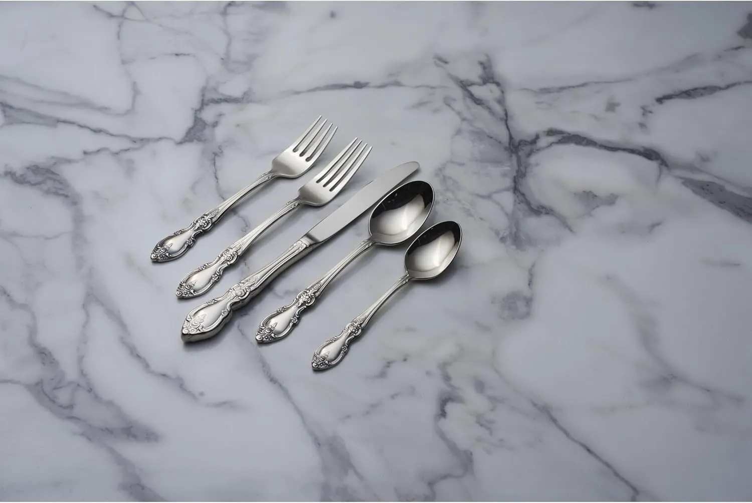 Oneida Louisiana 45 Piece Fine Flatware Set 18/10 Stainless Steel, Service for 8, Silver