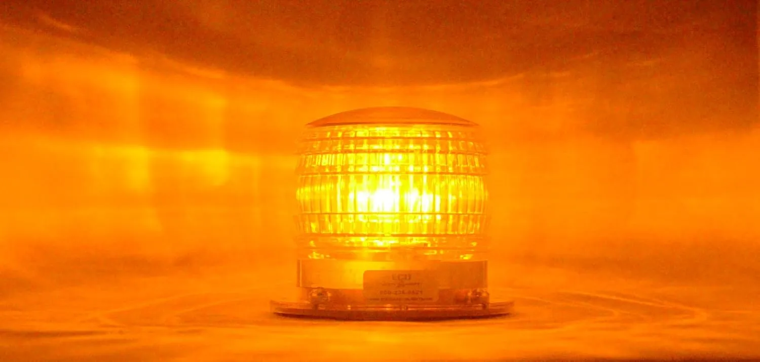 S8LFM Amber Flashing 2NM IP67 Solar LED Magnetic Mount Marine Dock Barge Safety Beacon Light 360 Degree
