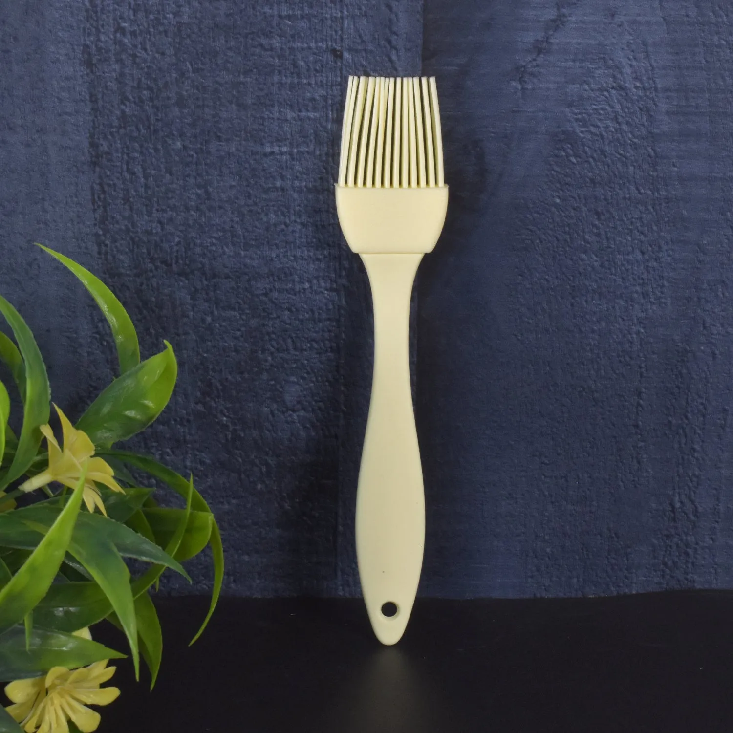 Silicone Kitchen Oil Spatula Brush with Handle Pastry / Cake Brush (17 cm / 1 Pc)