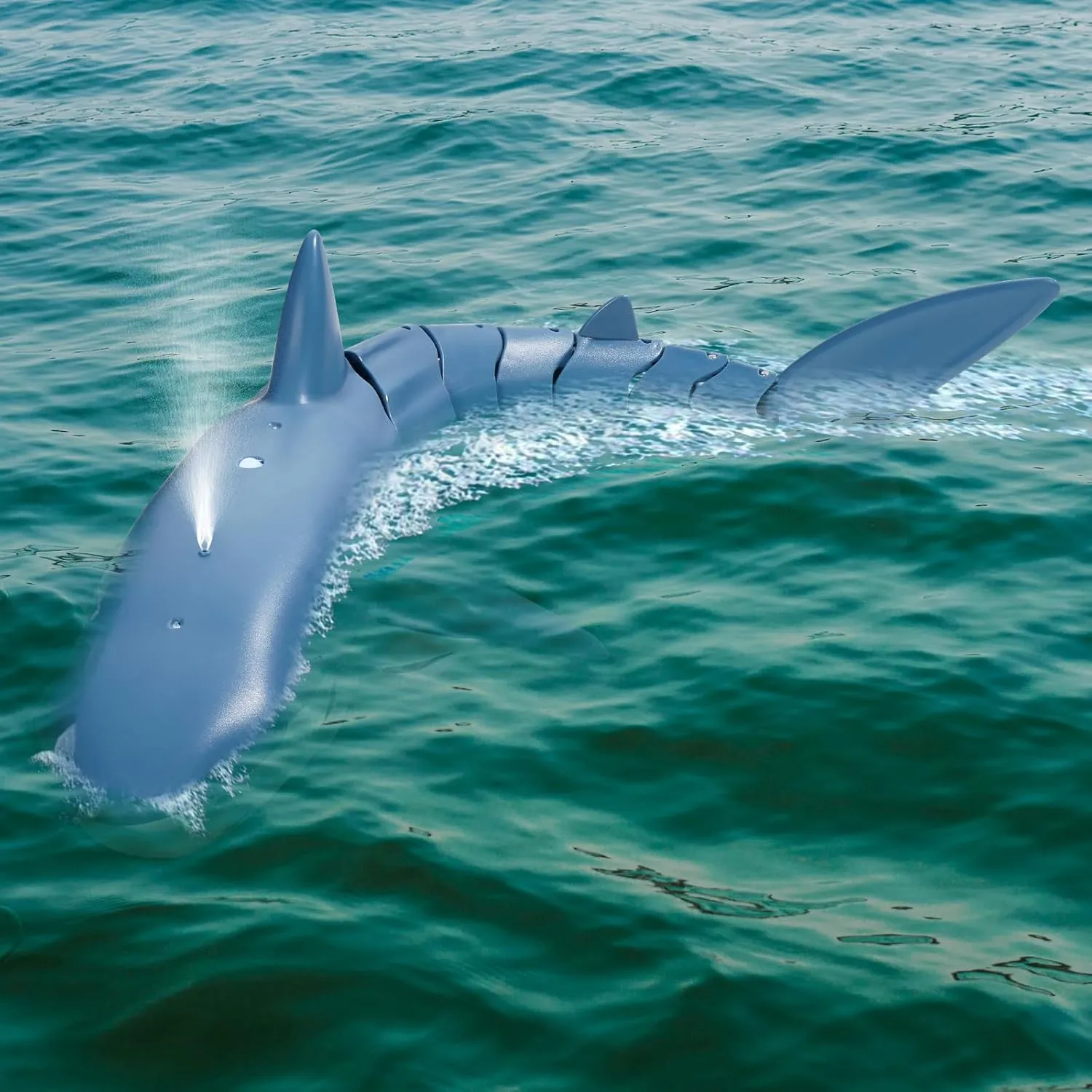 VEVOR Remote Control Shark Toy, 2.4GHz High Simulation Shark RC Boat for Swimming Pool Bathroom, Electric RC Fish Toy with 2 Batteries, Light & Spray Water Function for 6  Year Old Boys Girls